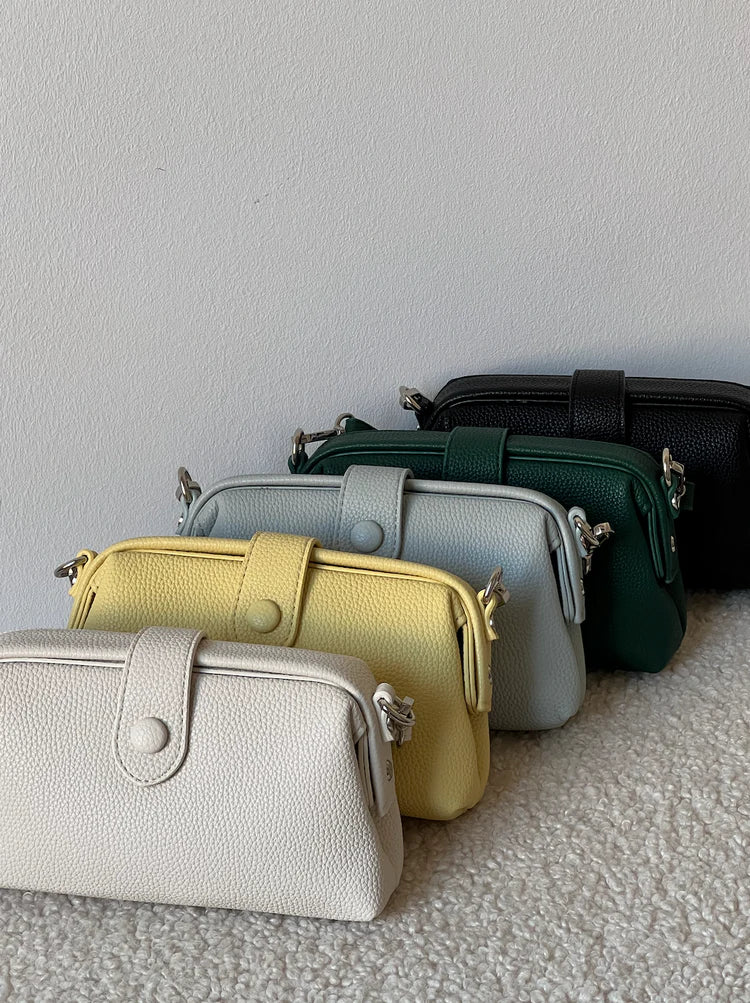 Lichi Kiss-Lock Pouch