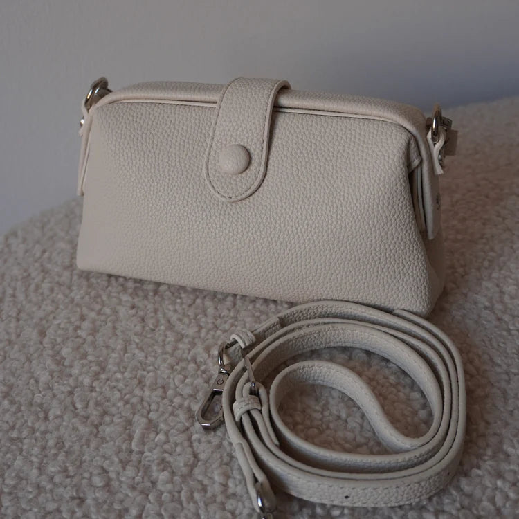 Lichi Kiss-Lock Pouch