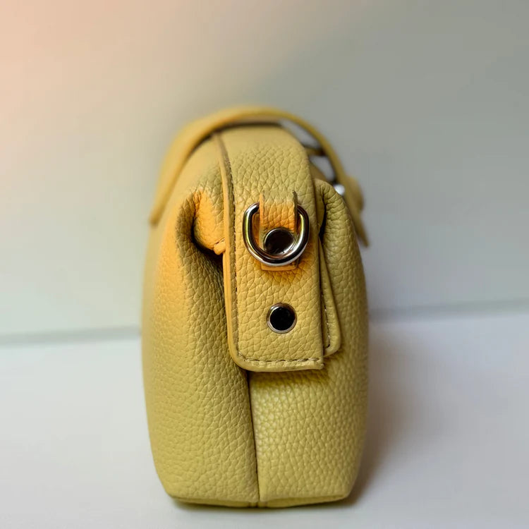Lichi Kiss-Lock Pouch