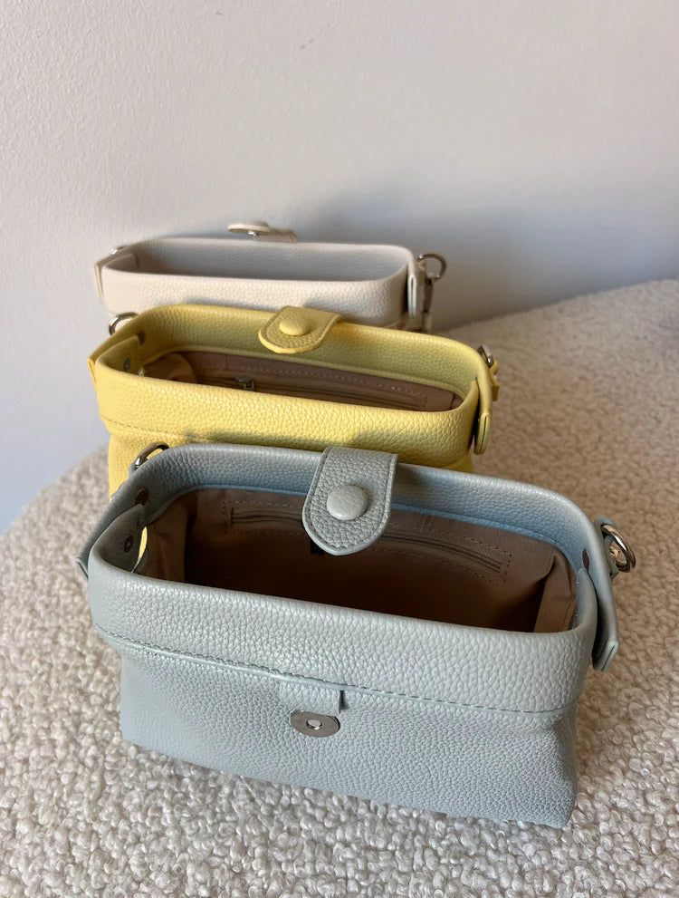 Lichi Kiss-Lock Pouch